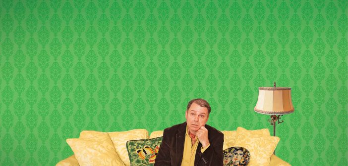 Last of the Red Hot Lovers tells a story of middle-aged Barney Cashman who tries to spice up his bland life.