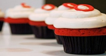 Shopping | Fresh Baked Cupcakes with a Heavenly Touch