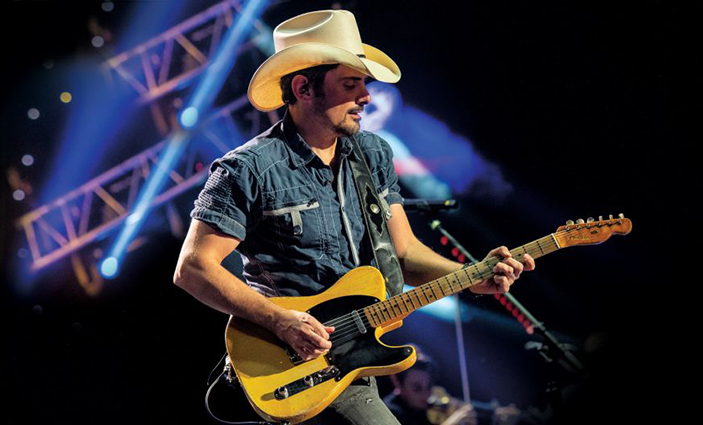 Brad-Paisley-at-FivePoint-Ampitheatre