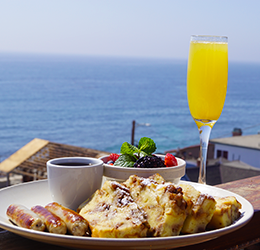 Brunch-at-The-Rooftop-Lounge-photo-courtesy-Ajenda-PR