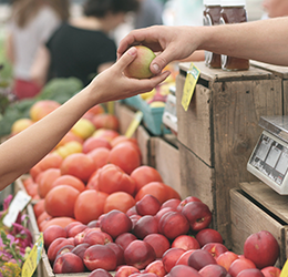 Farmer's-market-photo-by-Erik-Scheel