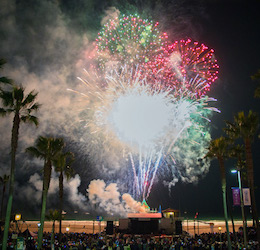 Manhattan Beach Holiday Fireworks