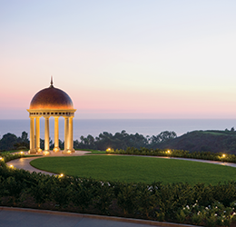 Outdoor-Movie-Night-photo-courtesy-Pelican-Hill