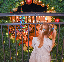 Outlets-at-San-Clemente-Tree-Lighting-photo-by-Kait-McKay