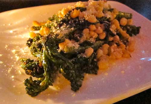 Roman broccoli with white beans