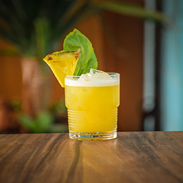 Ru-Pineapple-cocktail